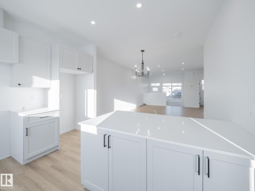 675 173 Avenue, Edmonton, AB - Indoor Photo Showing Kitchen