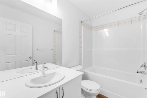 1216 13 Avenue, Edmonton, AB - Indoor Photo Showing Bathroom