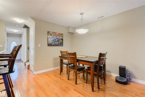 3 9026 Jasper Ave Avenue, Edmonton, AB - Indoor Photo Showing Dining Room