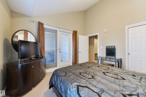 3 9026 Jasper Ave Avenue, Edmonton, AB - Indoor Photo Showing Bedroom