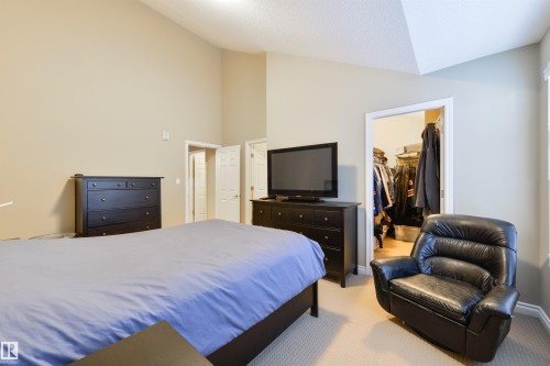 3 9026 Jasper Ave Avenue, Edmonton, AB - Indoor Photo Showing Bedroom