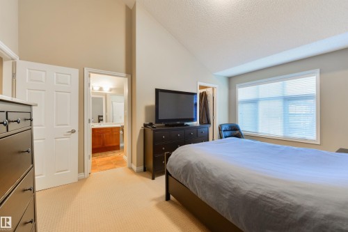 3 9026 Jasper Ave Avenue, Edmonton, AB - Indoor Photo Showing Bedroom