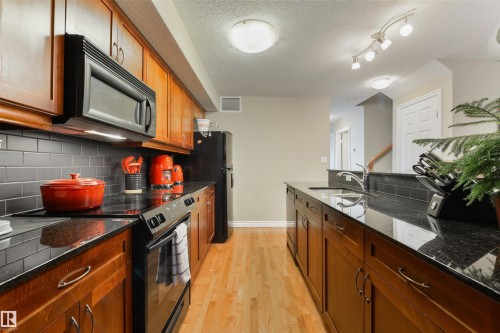 3 9026 Jasper Ave Avenue, Edmonton, AB - Indoor Photo Showing Kitchen