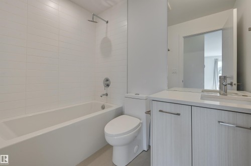 206 10837 83 Avenue, Edmonton, AB - Indoor Photo Showing Bathroom