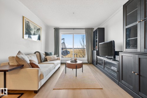357 1196 Hyndman Road, Edmonton, AB - Indoor Photo Showing Living Room