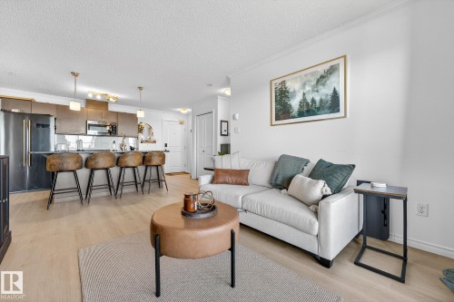 357 1196 Hyndman Road, Edmonton, AB - Indoor Photo Showing Living Room