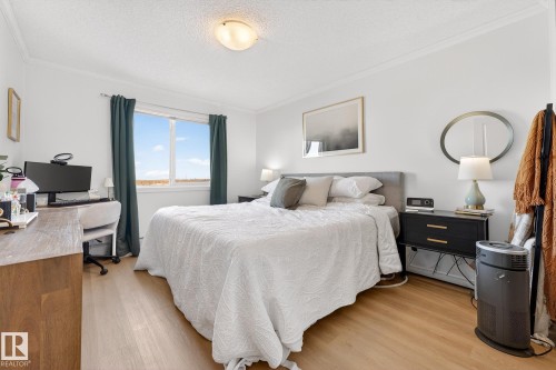 357 1196 Hyndman Road, Edmonton, AB - Indoor Photo Showing Bedroom