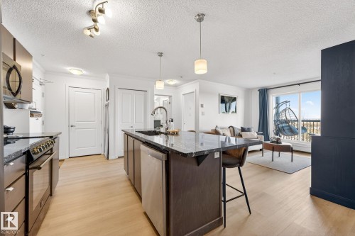 357 1196 Hyndman Road, Edmonton, AB - Indoor Photo Showing Kitchen With Upgraded Kitchen