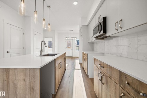 18859 29 Avenue, Edmonton, AB - Indoor Photo Showing Kitchen With Upgraded Kitchen