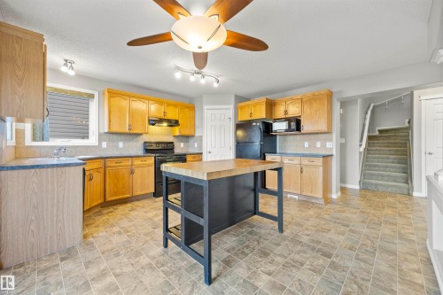 144 55 Street, Edmonton, AB - Indoor Photo Showing Kitchen