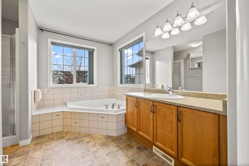 144 55 Street, Edmonton, AB - Indoor Photo Showing Bathroom