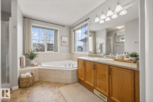 144 55 Street, Edmonton, AB - Indoor Photo Showing Bathroom