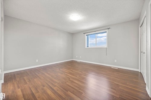 144 55 Street, Edmonton, AB - Indoor Photo Showing Other Room