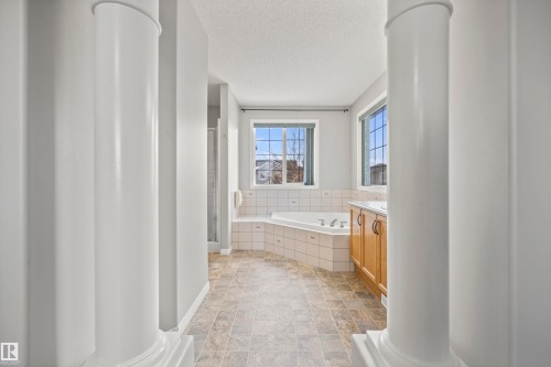 144 55 Street, Edmonton, AB - Indoor Photo Showing Bathroom
