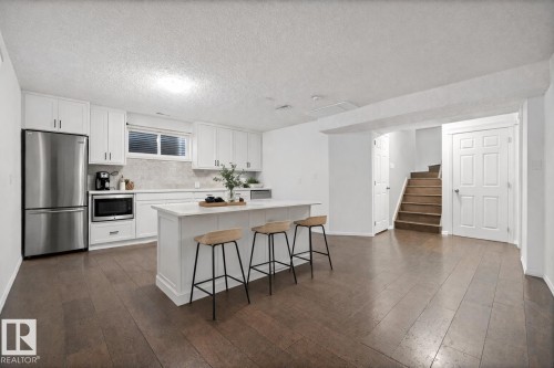 144 55 Street, Edmonton, AB - Indoor Photo Showing Kitchen