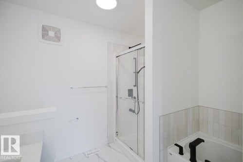 2208 Crossbill Link Nw, Edmonton, AB - Indoor Photo Showing Bathroom