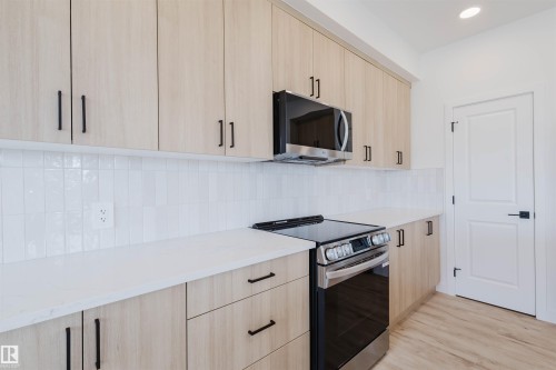 2120 Crossbill Lane, Edmonton, AB - Indoor Photo Showing Kitchen