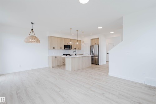 2120 Crossbill Lane, Edmonton, AB - Indoor Photo Showing Kitchen With Upgraded Kitchen