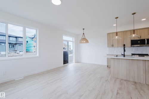 2120 Crossbill Lane, Edmonton, AB - Indoor Photo Showing Kitchen