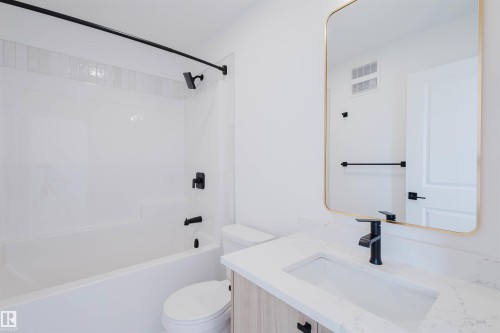 2120 Crossbill Lane, Edmonton, AB - Indoor Photo Showing Bathroom