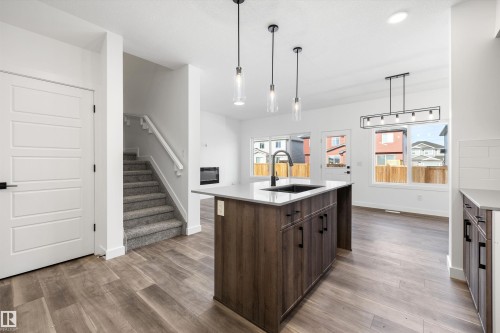 1166 South Creek Wynd, Stony Plain, AB - Indoor Photo Showing Kitchen