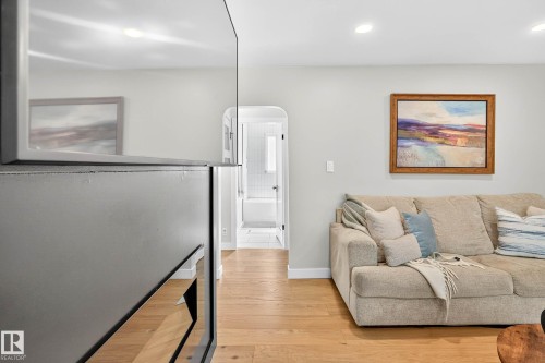 10507 69 Avenue, Edmonton, AB - Indoor Photo Showing Living Room