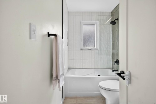10507 69 Avenue, Edmonton, AB - Indoor Photo Showing Bathroom