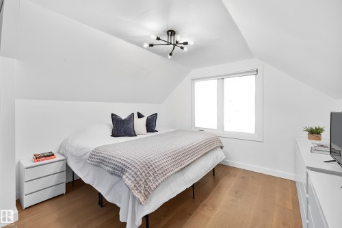 10507 69 Avenue, Edmonton, AB - Indoor Photo Showing Bedroom