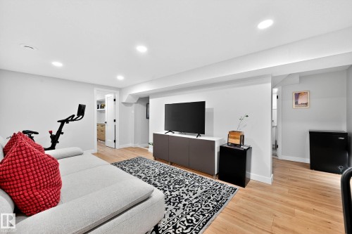 10507 69 Avenue, Edmonton, AB - Indoor