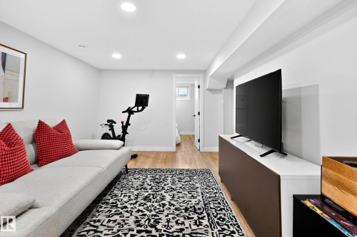 10507 69 Avenue, Edmonton, AB - Indoor