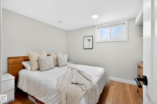 10507 69 Avenue, Edmonton, AB - Indoor Photo Showing Bedroom