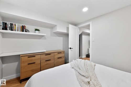 10507 69 Avenue, Edmonton, AB - Indoor Photo Showing Bedroom