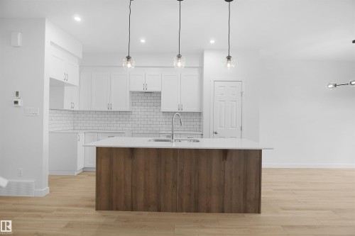 2266 194A Street, Edmonton, AB - Indoor Photo Showing Kitchen With Upgraded Kitchen