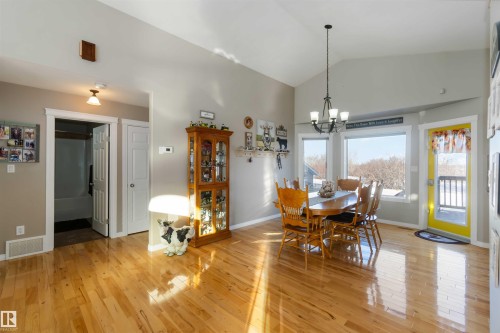 5133 54 Avenue, Redwater, AB - Indoor Photo Showing Dining Room