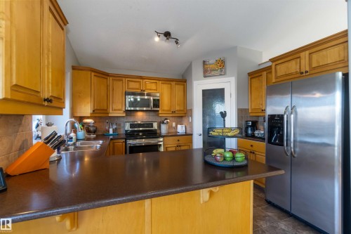 5133 54 Avenue, Redwater, AB - Indoor Photo Showing Kitchen With Double Sink