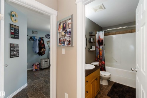 5133 54 Avenue, Redwater, AB - Indoor Photo Showing Bathroom