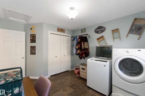5133 54 Avenue, Redwater, AB - Indoor Photo Showing Laundry Room