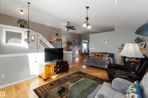 5133 54 Avenue, Redwater, AB - Indoor Photo Showing Living Room