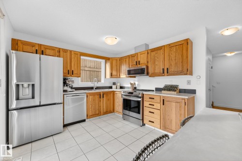 10523 17 Avenue Nw, Edmonton, AB - Indoor Photo Showing Kitchen