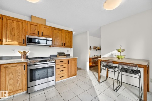 10523 17 Avenue Nw, Edmonton, AB - Indoor Photo Showing Kitchen
