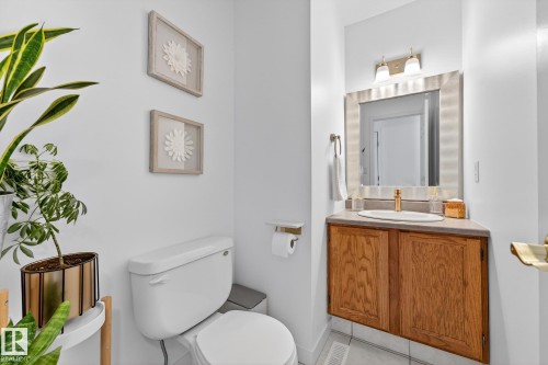 10523 17 Avenue Nw, Edmonton, AB - Indoor Photo Showing Bathroom