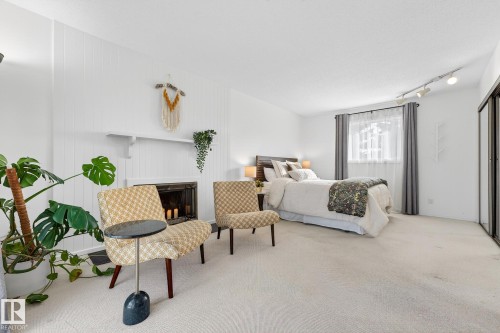 10523 17 Avenue Nw, Edmonton, AB - Indoor Photo Showing Bedroom