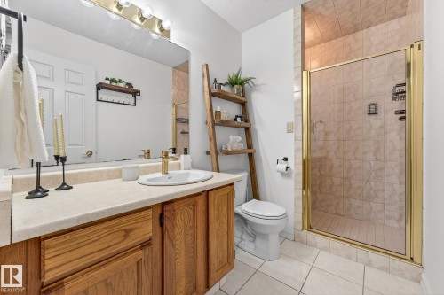 10523 17 Avenue Nw, Edmonton, AB - Indoor Photo Showing Bathroom
