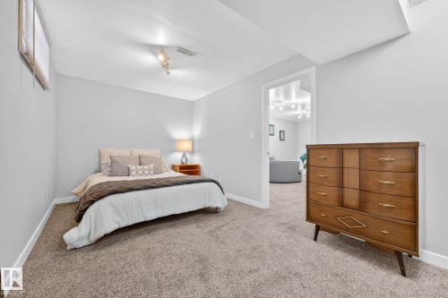 10523 17 Avenue Nw, Edmonton, AB - Indoor Photo Showing Bedroom