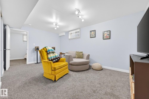 10523 17 Avenue Nw, Edmonton, AB - Indoor