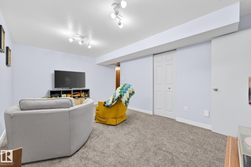 10523 17 Avenue Nw, Edmonton, AB - Indoor