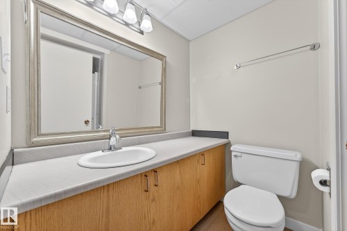 10523 17 Avenue Nw, Edmonton, AB - Indoor Photo Showing Bathroom