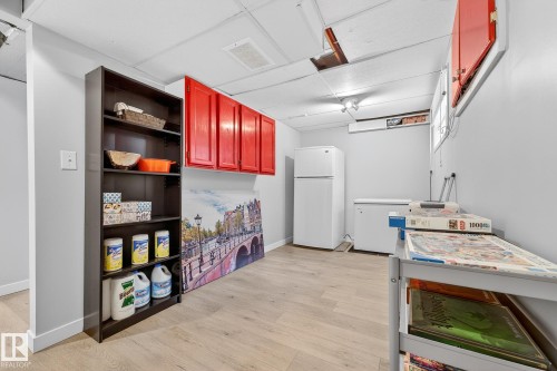 10523 17 Avenue Nw, Edmonton, AB - Indoor