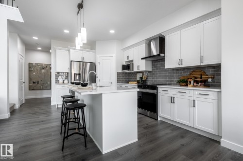 226 Falcon Crescent, Leduc, AB - Indoor Photo Showing Kitchen With Upgraded Kitchen