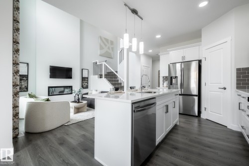 226 Falcon Crescent, Leduc, AB - Indoor Photo Showing Kitchen With Upgraded Kitchen